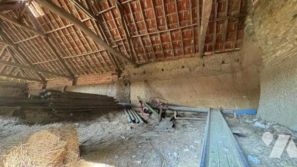 Ancienne maison d'habitation à rénover. 