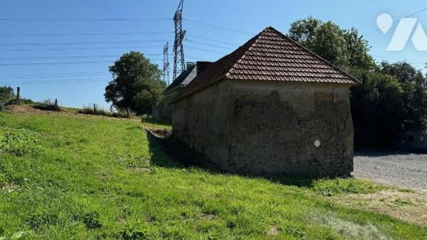 Ancienne maison d'habitation à rénover. 