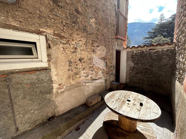 A VENDRE - ARLES SUR TECH - Maison de village  avec terrasse et garage
