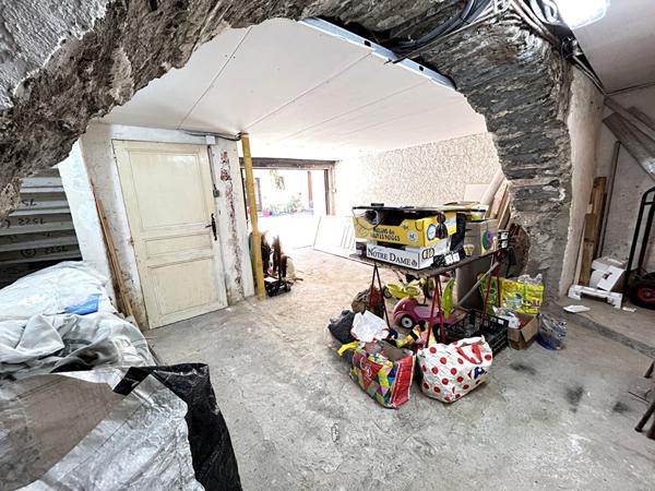 A VENDRE - ARLES SUR TECH - Maison de village  avec terrasse et garage