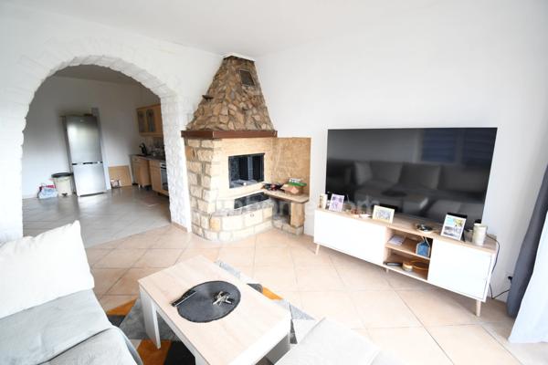 IMMEUBLE COMPLET - 3 APPARTEMENTS - PLACES PARKING