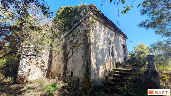 Maison de caractère à rénover intégralement avec 1,4 hectare de terrain et grange de 120 m²