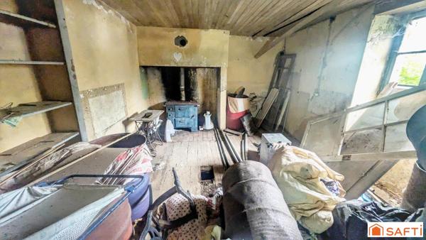 Maison de caractère à rénover intégralement avec 1,4 hectare de terrain et grange de 120 m²
