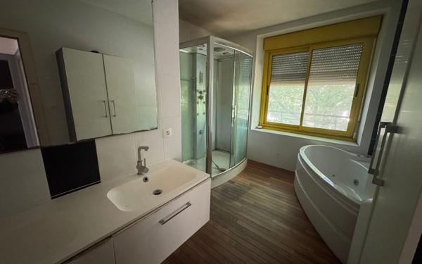 Maison à vendre    5 pièces •  Lesneven