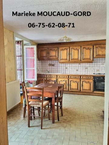 BEAUZAC 43590 Maisons de 132m²  sur deux niveaux 4 chambres sur terrain 800m² en plein centre du village