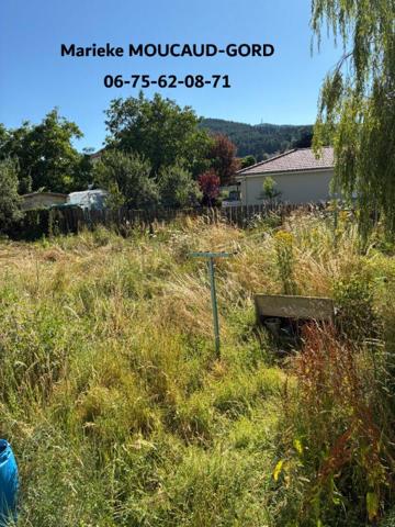 BEAUZAC 43590 Maisons de 132m²  sur deux niveaux 4 chambres sur terrain 800m² en plein centre du village