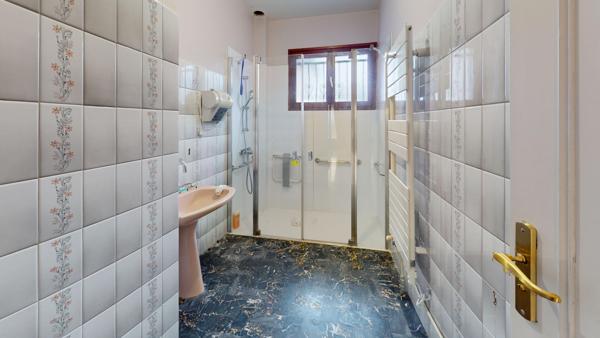 MARCOUSSIS - QUARTIER EXTREMEMENT PRISE SUR LES HAUTEURS - VUE DEGAGEE - MAISON FAMILIALE BEAUX VOLUMES LUMINEUSE CALME 9 PIECES 6 CHAMBRES, DEPENDANCE AMENAGEABLE, COMBLES GARAGE, SOUS-SOL TOTAL, TERRAIN ARBORE TERRASSE