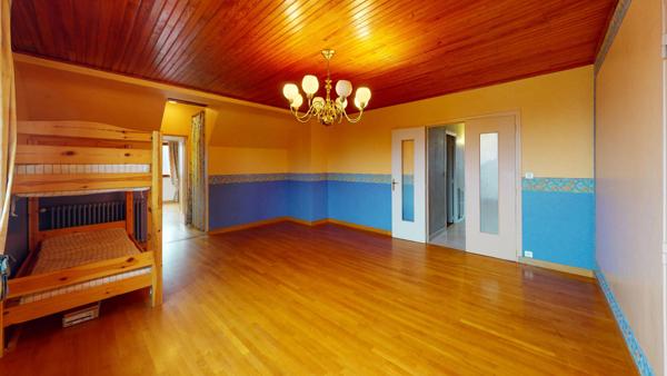 MARCOUSSIS - QUARTIER EXTREMEMENT PRISE SUR LES HAUTEURS - VUE DEGAGEE - MAISON FAMILIALE BEAUX VOLUMES LUMINEUSE CALME 9 PIECES 6 CHAMBRES, DEPENDANCE AMENAGEABLE, COMBLES GARAGE, SOUS-SOL TOTAL, TERRAIN ARBORE TERRASSE