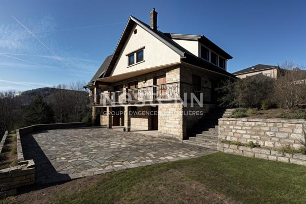 MARCOUSSIS - QUARTIER EXTREMEMENT PRISE SUR LES HAUTEURS - VUE DEGAGEE - MAISON FAMILIALE BEAUX VOLUMES LUMINEUSE CALME 9 PIECES 6 CHAMBRES, DEPENDANCE AMENAGEABLE, COMBLES GARAGE, SOUS-SOL TOTAL, TERRAIN ARBORE TERRASSE