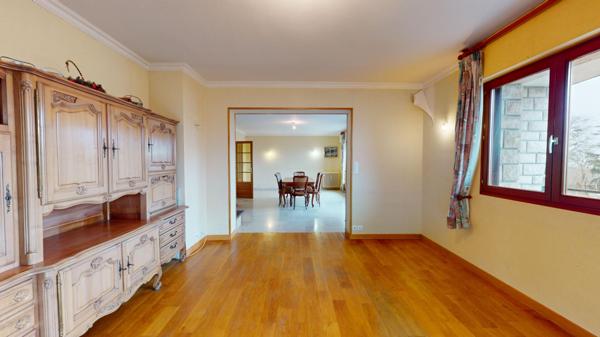 MARCOUSSIS - QUARTIER EXTREMEMENT PRISE SUR LES HAUTEURS - VUE DEGAGEE - MAISON FAMILIALE BEAUX VOLUMES LUMINEUSE CALME 9 PIECES 6 CHAMBRES, DEPENDANCE AMENAGEABLE, COMBLES GARAGE, SOUS-SOL TOTAL, TERRAIN ARBORE TERRASSE