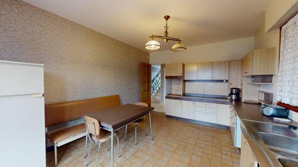 MARCOUSSIS - QUARTIER EXTREMEMENT PRISE SUR LES HAUTEURS - VUE DEGAGEE - MAISON FAMILIALE BEAUX VOLUMES LUMINEUSE CALME 9 PIECES 6 CHAMBRES, DEPENDANCE AMENAGEABLE, COMBLES GARAGE, SOUS-SOL TOTAL, TERRAIN ARBORE TERRASSE