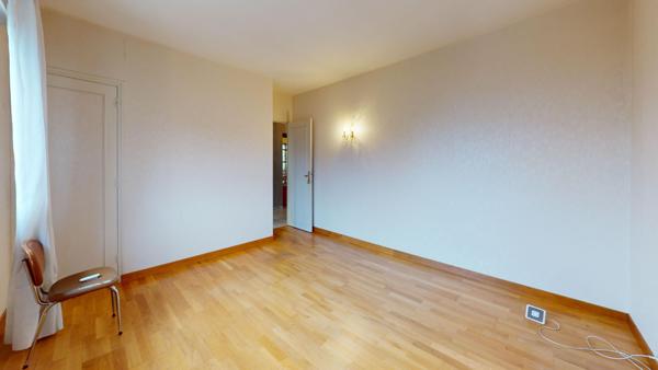 MARCOUSSIS - QUARTIER EXTREMEMENT PRISE SUR LES HAUTEURS - VUE DEGAGEE - MAISON FAMILIALE BEAUX VOLUMES LUMINEUSE CALME 9 PIECES 6 CHAMBRES, DEPENDANCE AMENAGEABLE, COMBLES GARAGE, SOUS-SOL TOTAL, TERRAIN ARBORE TERRASSE