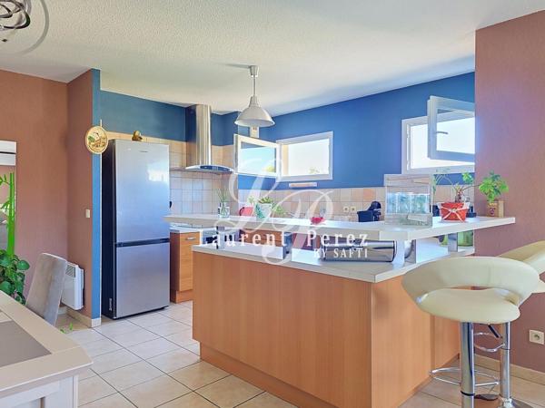 Appartement T4 traversant avec terrasse de 28 m² et parking