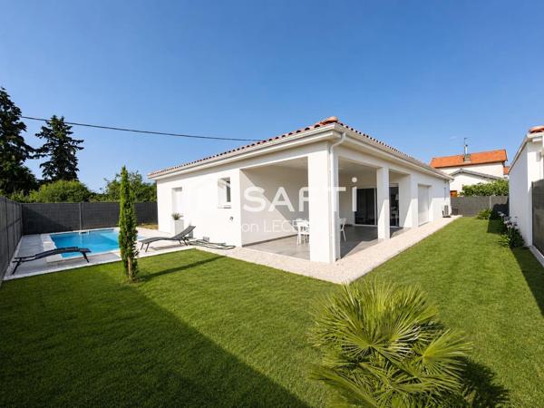 Villa T5 récente avec piscine neuve.