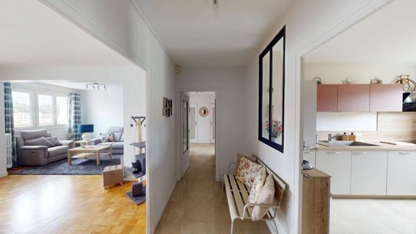 Grand T4 lumineux 96 m² avec balcon et ascenseur