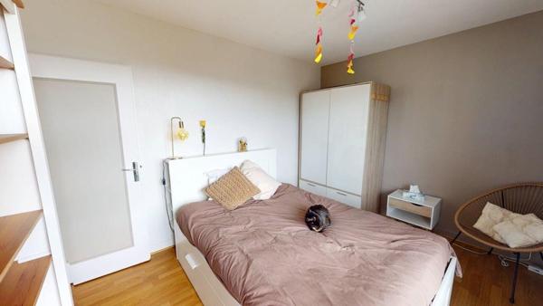 Grand T4 lumineux 96 m² avec balcon et ascenseur