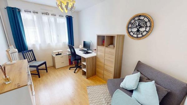 Grand T4 lumineux 96 m² avec balcon et ascenseur