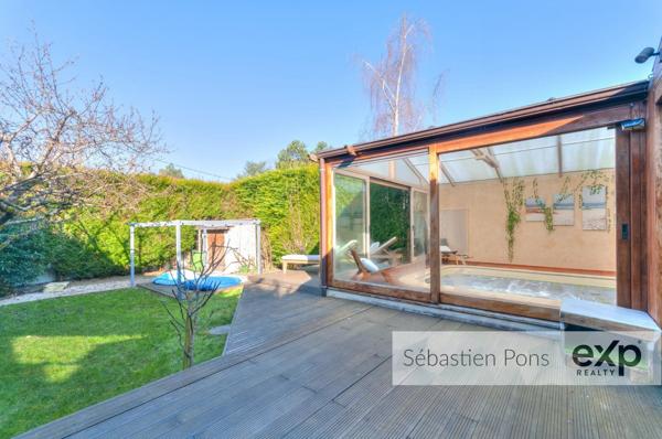 Maison avec piscine couverte