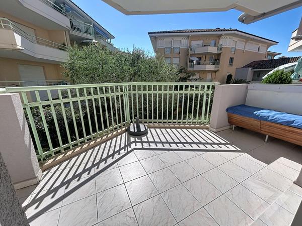 port-fréjus studio terrasse garage