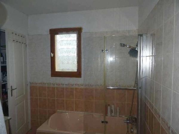 NEUVIC ENTIER A 20 MINUTES EST DE LIMOGES MAISON SUR SOUS SOL SEMI ENTERRE 4 CHAMBRES SUR UN TERRAIN DE 6400 M²