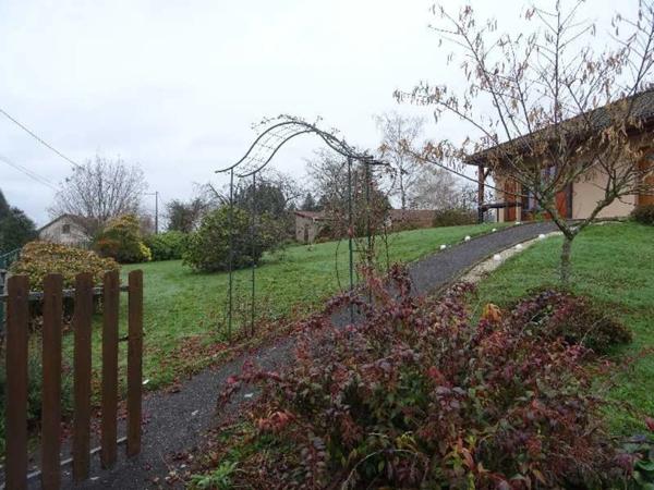 NEUVIC ENTIER A 20 MINUTES EST DE LIMOGES MAISON SUR SOUS SOL SEMI ENTERRE 4 CHAMBRES SUR UN TERRAIN DE 6400 M²