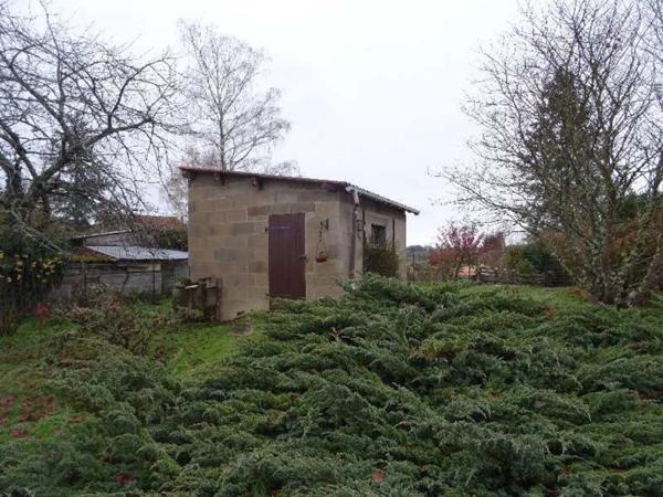NEUVIC ENTIER A 20 MINUTES EST DE LIMOGES MAISON SUR SOUS SOL SEMI ENTERRE 4 CHAMBRES SUR UN TERRAIN DE 6400 M²