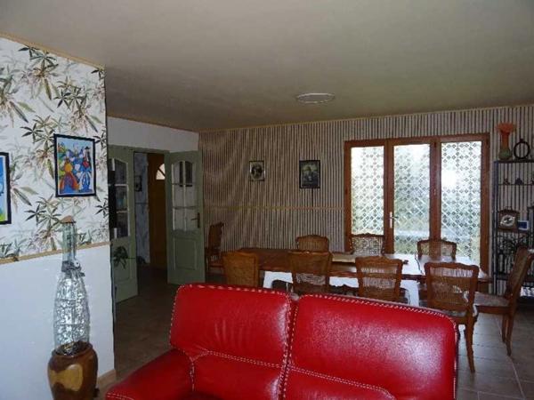 NEUVIC ENTIER A 20 MINUTES EST DE LIMOGES MAISON SUR SOUS SOL SEMI ENTERRE 4 CHAMBRES SUR UN TERRAIN DE 6400 M²