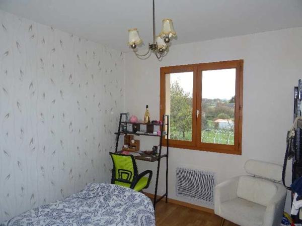 NEUVIC ENTIER A 20 MINUTES EST DE LIMOGES MAISON SUR SOUS SOL SEMI ENTERRE 4 CHAMBRES SUR UN TERRAIN DE 6400 M²