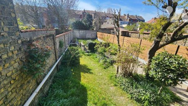 ROSENDAEL CENTRE

Immeuble de rapport comprenant 3 appartements de type F2 :

Au RDC :  Ent...