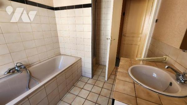 ROSENDAEL CENTRE

Immeuble de rapport comprenant 3 appartements de type F2 :

Au RDC :  Ent...