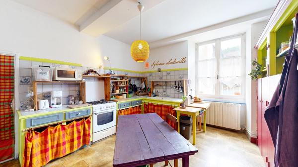 Maison de caractère au cœur du Bugue – 330 m² à réinvente