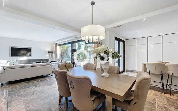 Maison à vendre    4 pièces •  Sainte-Maxime