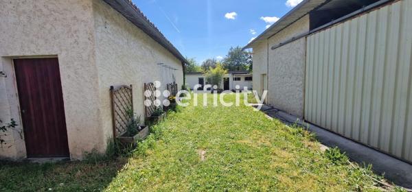 Maison
         7 pièces
        - 166 m²