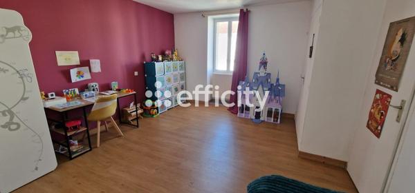 Maison
         7 pièces
        - 166 m²