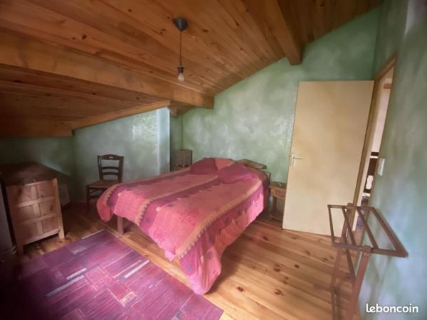 Venez découvrir ce magnifique chalet de 146m2 dans un cadre de rève.