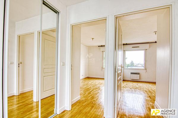 Versailles Montreuil Appartement duplex 'Esprit maison" 4 pièce(s) 68 m2 carrez rez de jardin avec terrasse/ jardin, cave et 2 places de parking en sous-sol €478 000 ** - Référence 25830