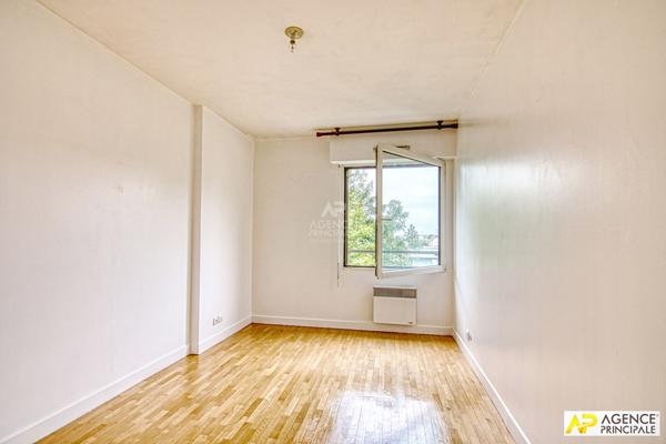 Versailles Montreuil Appartement duplex 'Esprit maison" 4 pièce(s) 68 m2 carrez rez de jardin avec terrasse/ jardin, cave et 2 places de parking en sous-sol €478 000 ** - Référence 25830