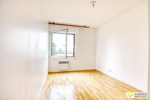 Versailles Montreuil Appartement duplex 'Esprit maison" 4 pièce(s) 68 m2 carrez rez de jardin avec terrasse/ jardin, cave et 2 places de parking en sous-sol €478 000 ** - Référence 25830