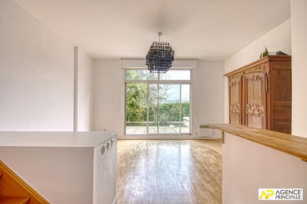 Versailles Montreuil Appartement duplex 'Esprit maison" 4 pièce(s) 68 m2 carrez rez de jardin avec terrasse/ jardin, cave et 2 places de parking en sous-sol €478 000 ** - Référence 25830