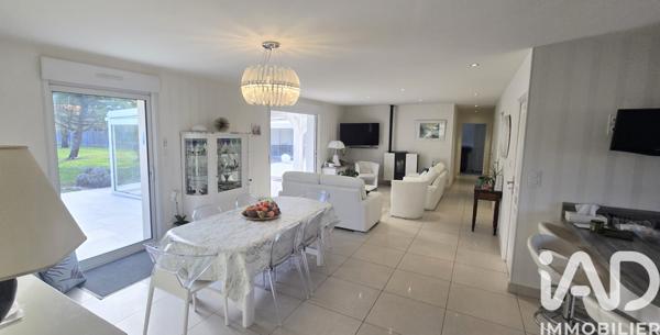 Maison à vendre 7 pièces 179 m² Saint-Denis-en-Val