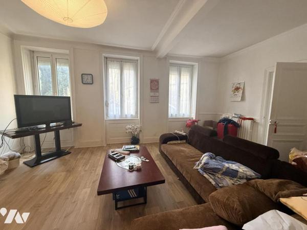 CHERBOURG CENTRE: maison de ville de 248m² avec cour