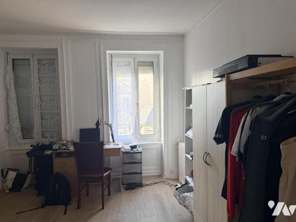 CHERBOURG CENTRE: maison de ville de 248m² avec cour