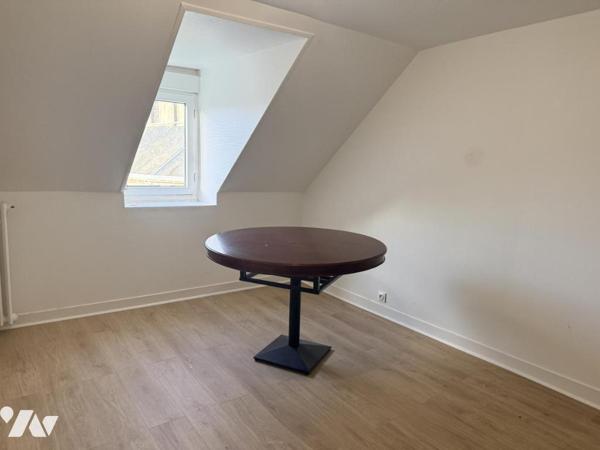 CHERBOURG CENTRE: maison de ville de 248m² avec cour