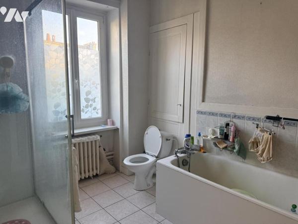 CHERBOURG CENTRE: maison de ville de 248m² avec cour