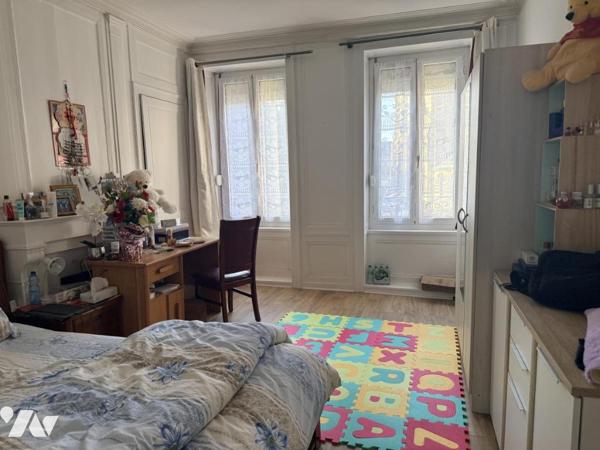 CHERBOURG CENTRE: maison de ville de 248m² avec cour