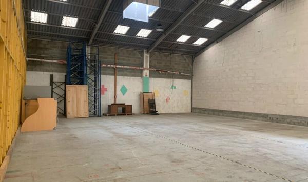 A LOUER : LE MANS NORD - LOCAL DE STOCKAGE D'ENVIRON 270 M².