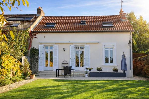 Le Creusot magnifique maison 122m2, deux chambres , 581m2 de terrain clos