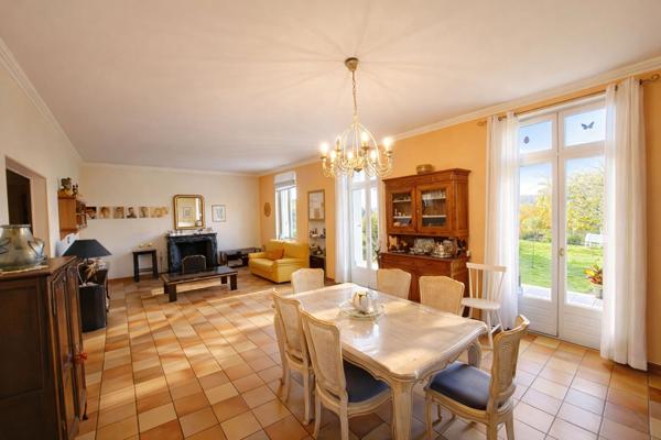 Le Creusot magnifique maison 122m2, deux chambres , 581m2 de terrain clos