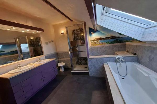 Le Creusot magnifique maison 122m2, deux chambres , 581m2 de terrain clos