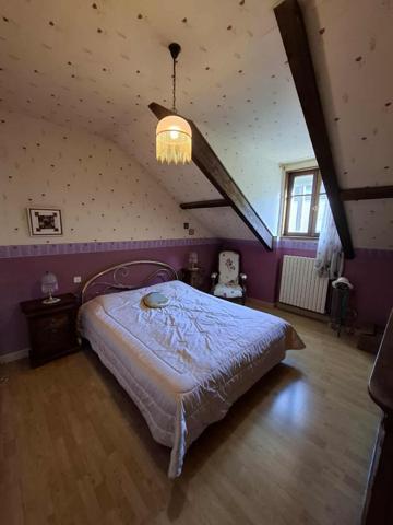 Le Creusot magnifique maison 122m2, deux chambres , 581m2 de terrain clos